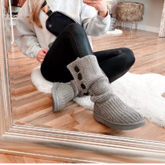 UGG Classic Cardi in Cream - Picture 7 of 8